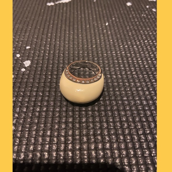 Cute ring!! - Picture 1 of 2